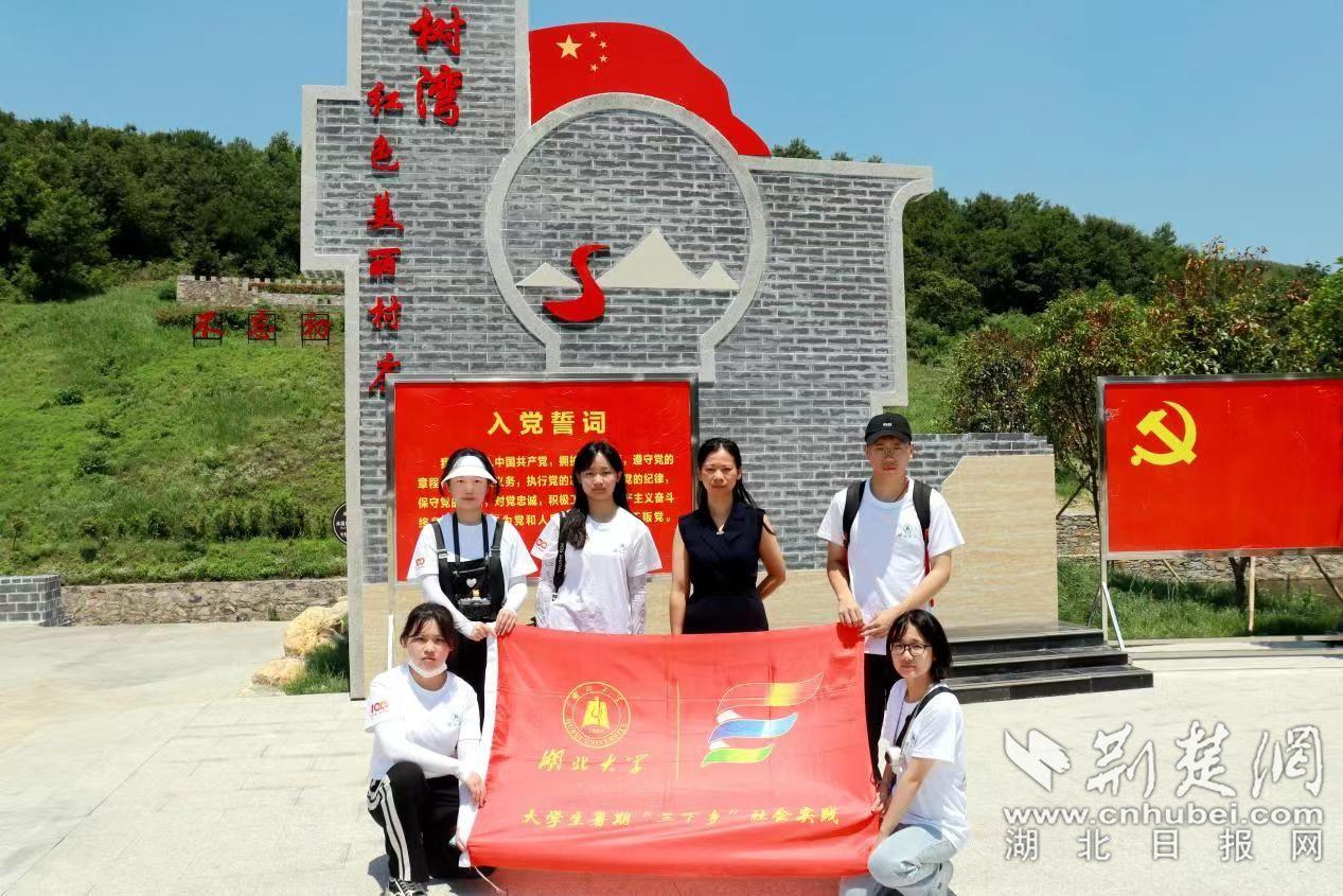 一场婚宴,撕开了75岁许绍雄的娱圈地位